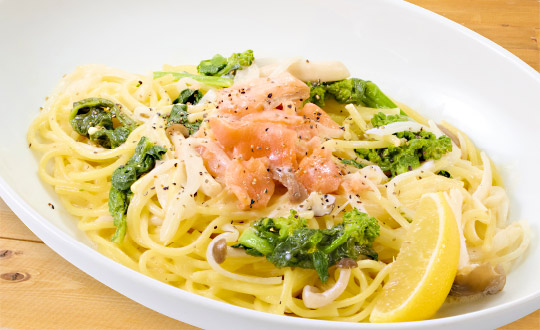 スモークサーモンのレモンクリームパスタ